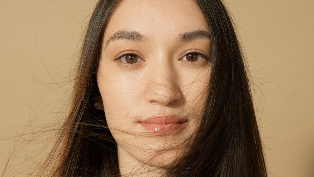 Primer plano de la textura de cabello natural para diagnóstico de tono.