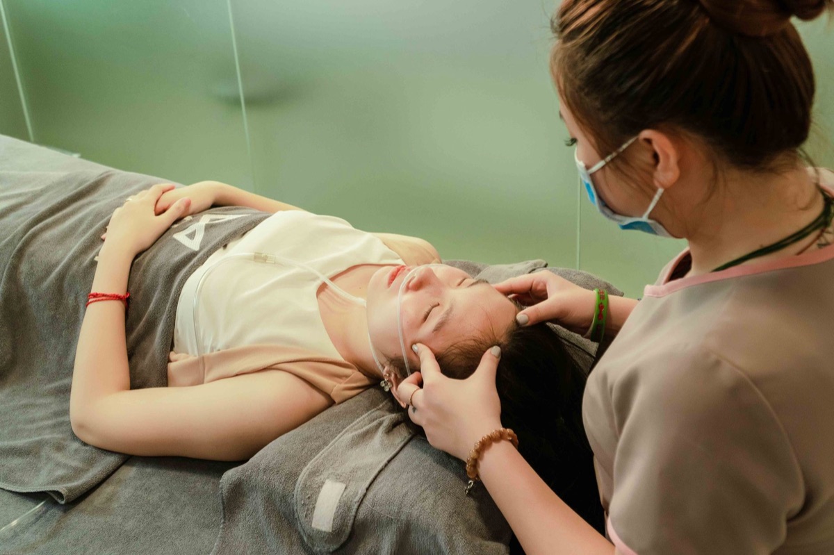 Sanfte Kopfhautmassage