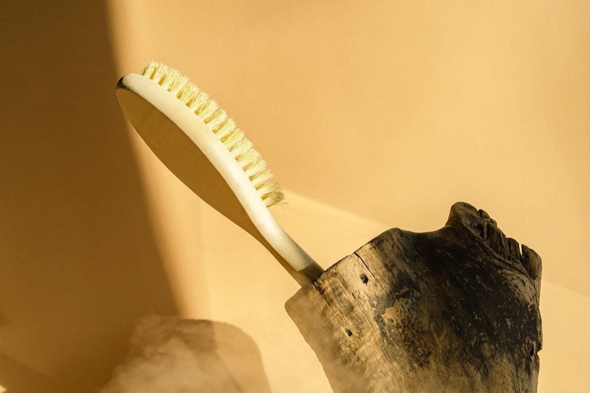 Brosse pour massage du cuir chevelu